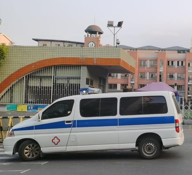 平桥救护车出租护送骨折病人一公里多少钱